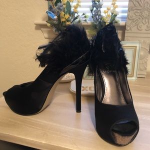 Enzo Angiolini feather pump